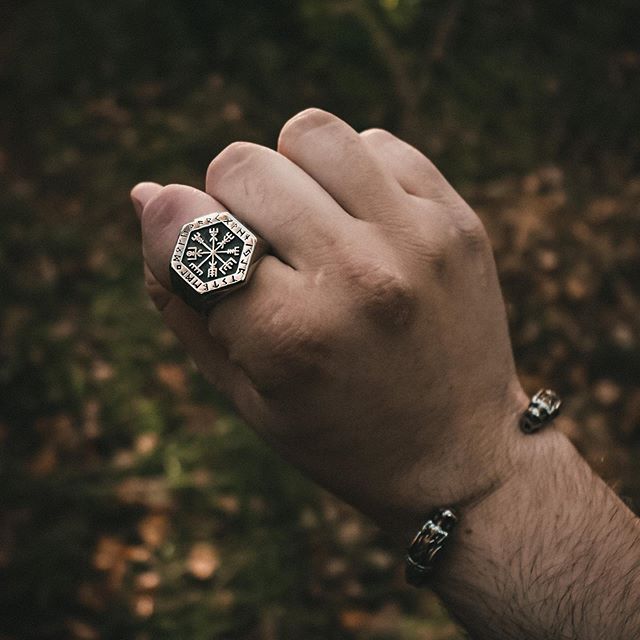 Runic Vegvisir Ring