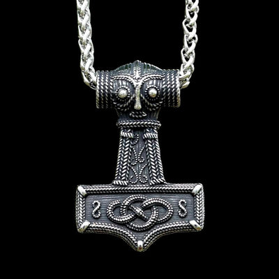 Mjölnir's Guardian Pendant: Symbol of Thor's Might