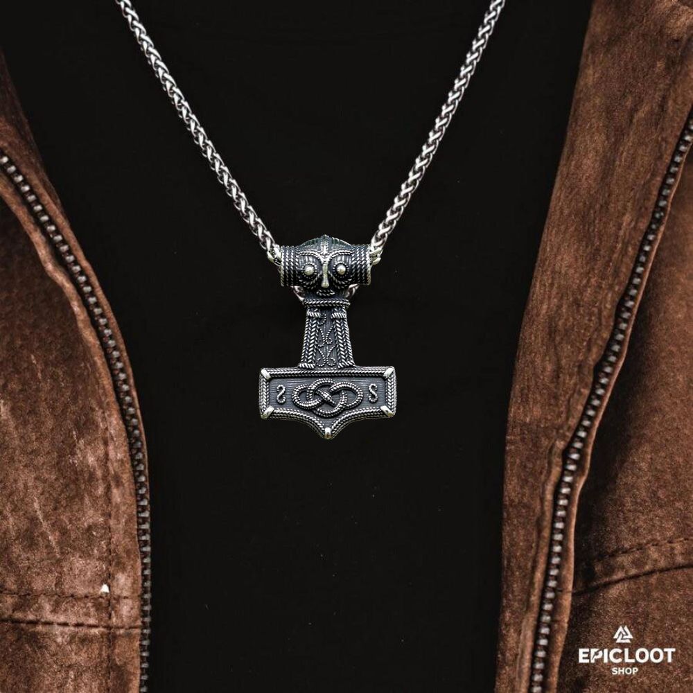 Mjölnir's Guardian Pendant: Symbol of Thor's Might