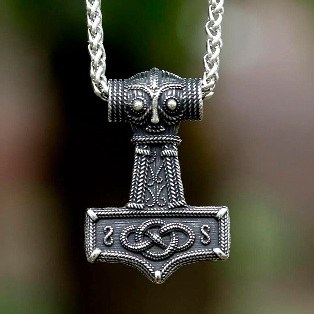 Mjölnir's Guardian Pendant: Symbol of Thor's Might