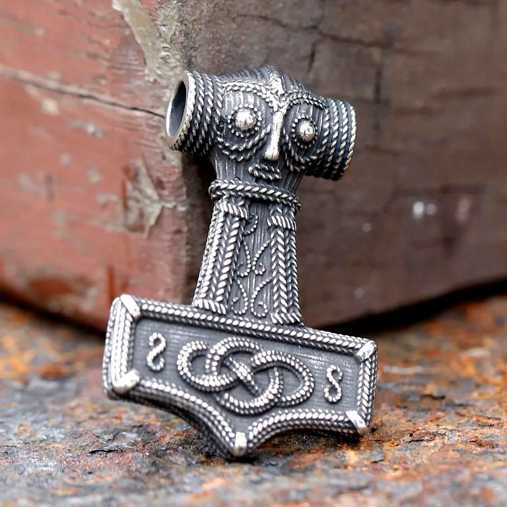 Mjölnir's Guardian Pendant: Symbol of Thor's Might