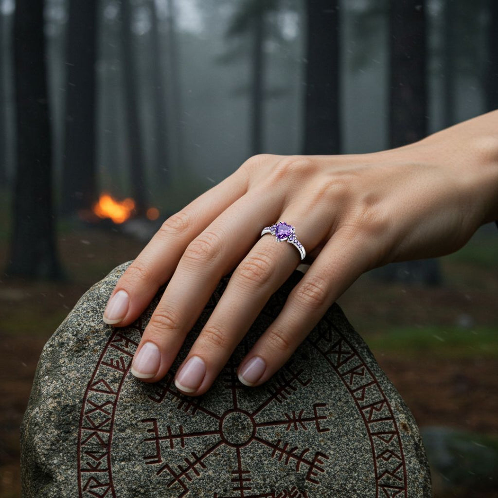 Gná’s Heartstone Ring - Norse Women's Ring - Close-up | Epic Loot Shop