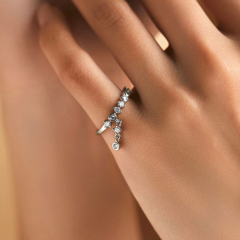Skýra Ring - Norse Women's Ring - Close-up | Epic Loot Shop