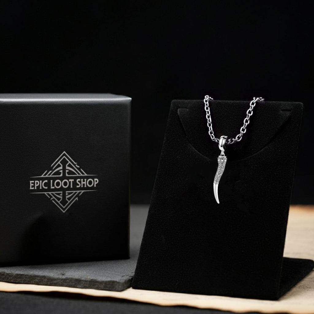 Horn of Valor Pendant - Viking Necklace - Close-up | Epic Loot Shop
