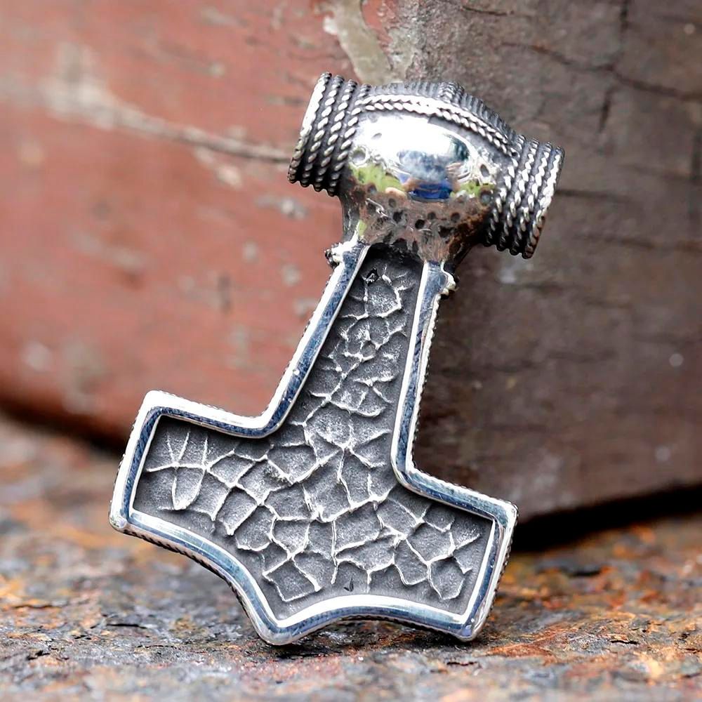 Mjölnir's Guardian Pendant: Symbol of Thor's Might