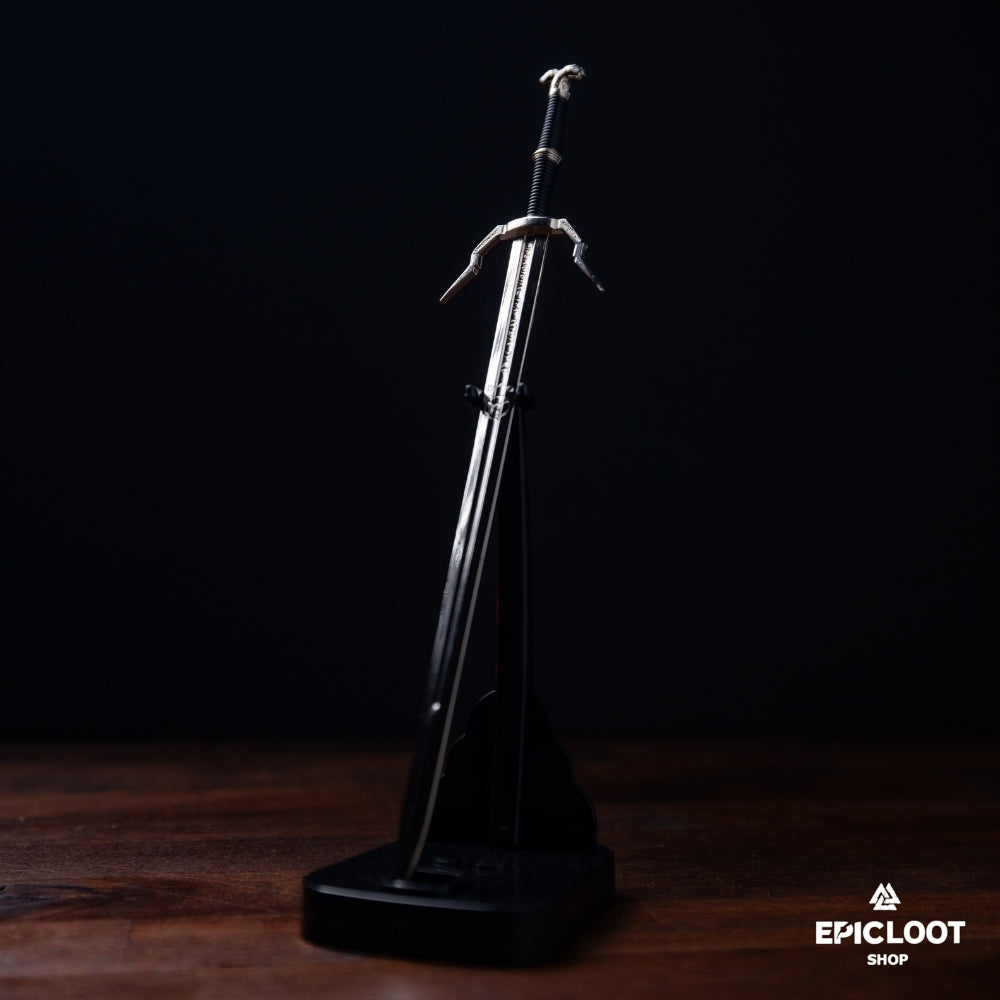 Silver Guardian Blade: Echo of Ancient Legends