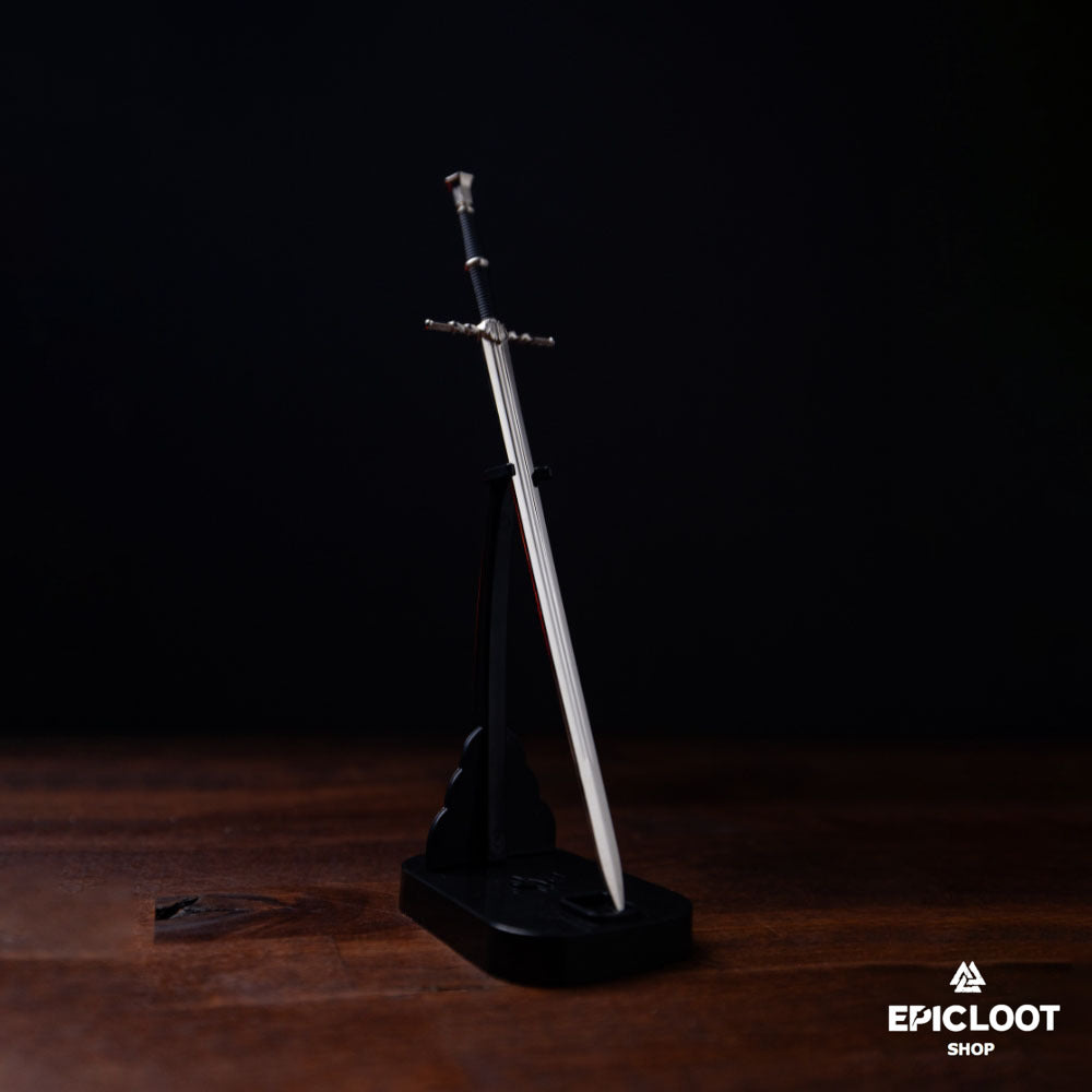 Medieval Warrior's Steel Blade: A Tribute to the Fabled Swordsman