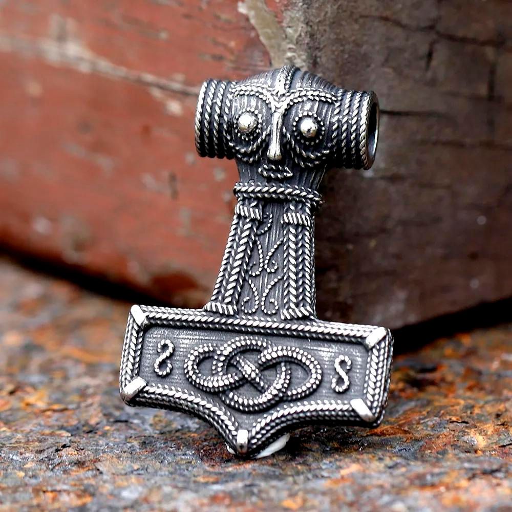 Mjölnir's Guardian Pendant: Symbol of Thor's Might