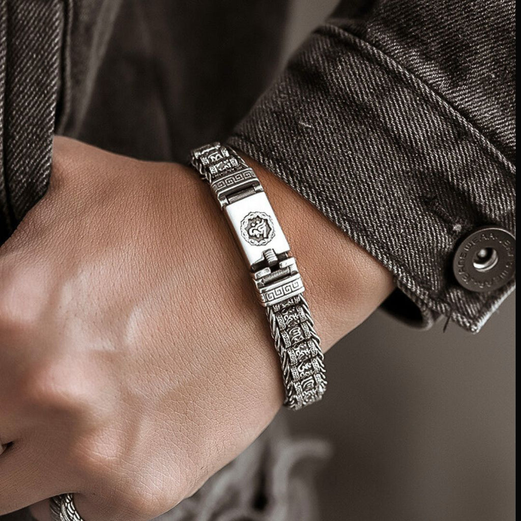 Retro Silver Wisdom Bracelet - Viking Bracelet - Authentic Design View | Epic Loot Shop