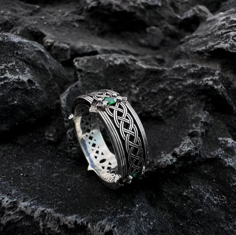 Vintage Celtic Knot Zircon Witch Ring