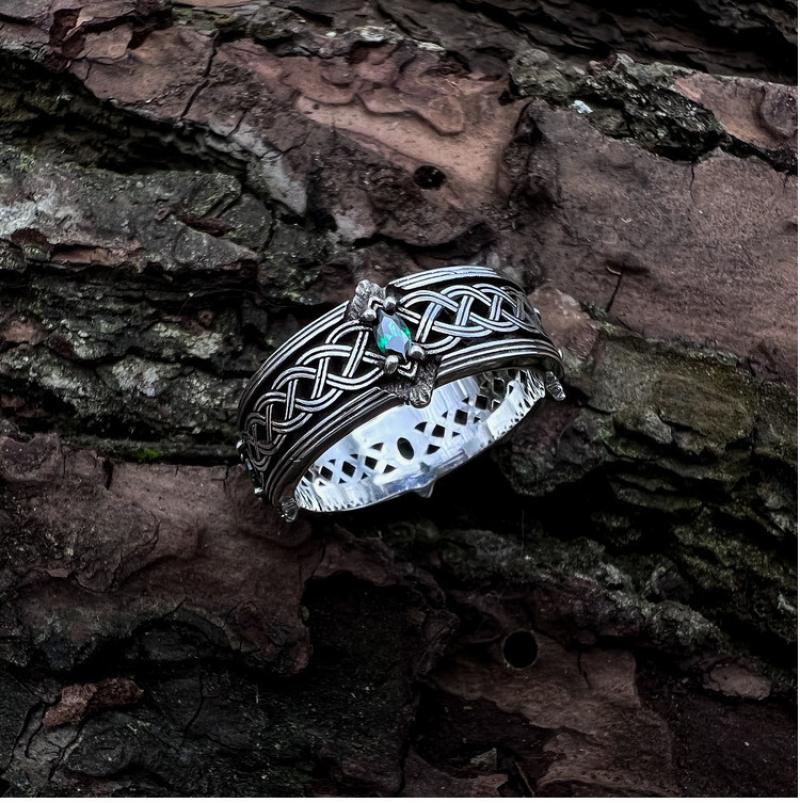 Vintage Celtic Knot Zircon Witch Ring