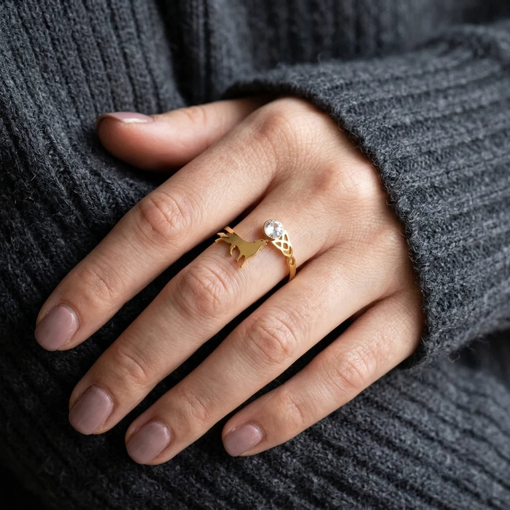 WANDERING WOLF RING