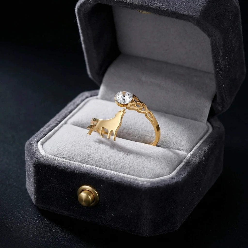 WANDERING WOLF RING
