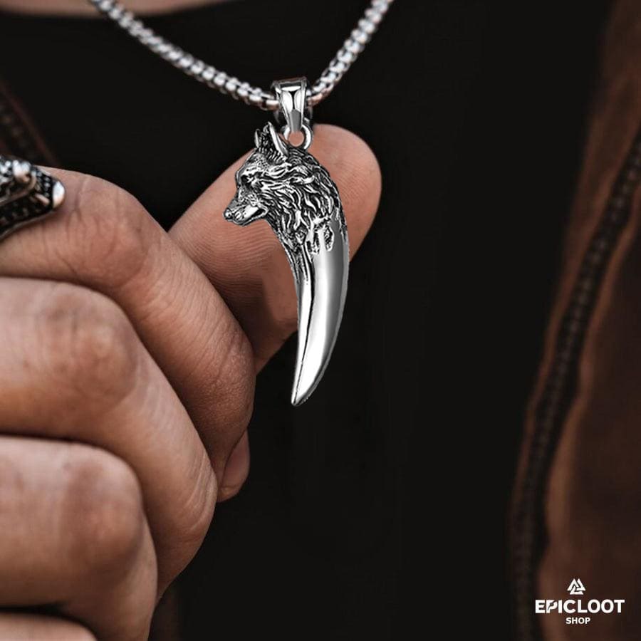 Wolf Necklace : The Spirit of Tenacity