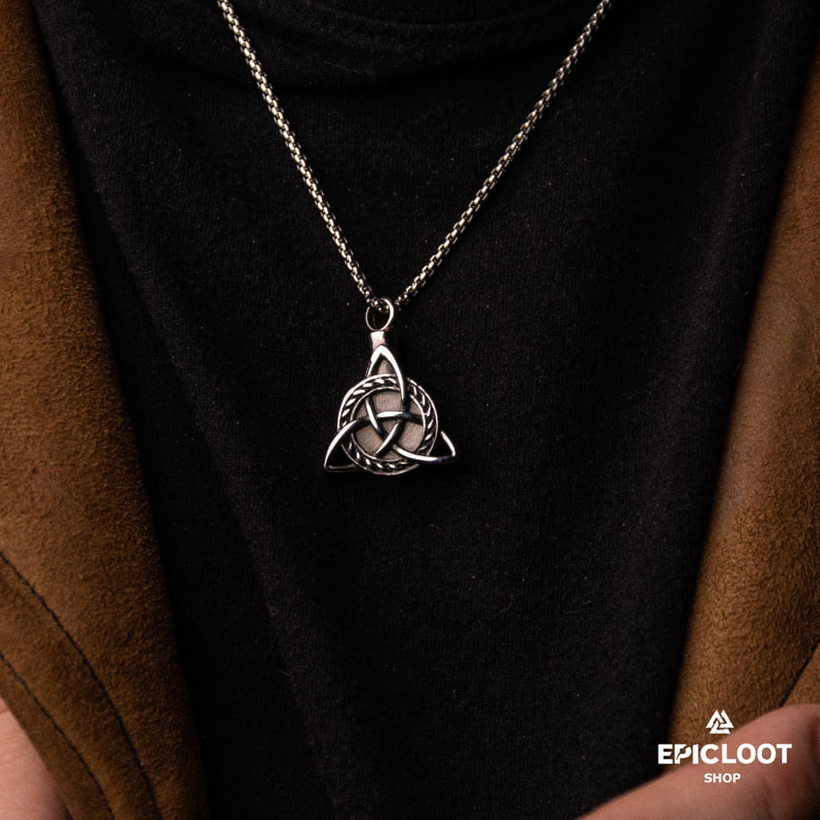 Stunning Celtic Trinity Knot Pendant