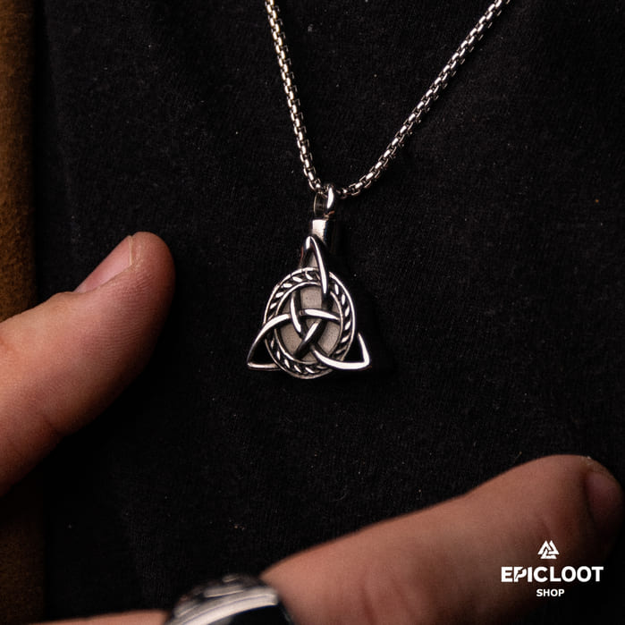 Stunning Celtic Trinity Knot Pendant