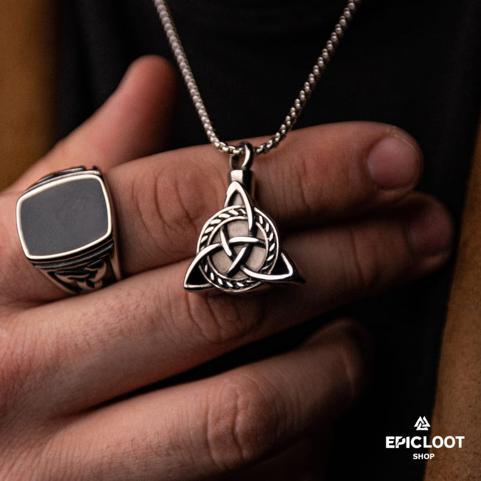 Stunning Celtic Trinity Knot Pendant