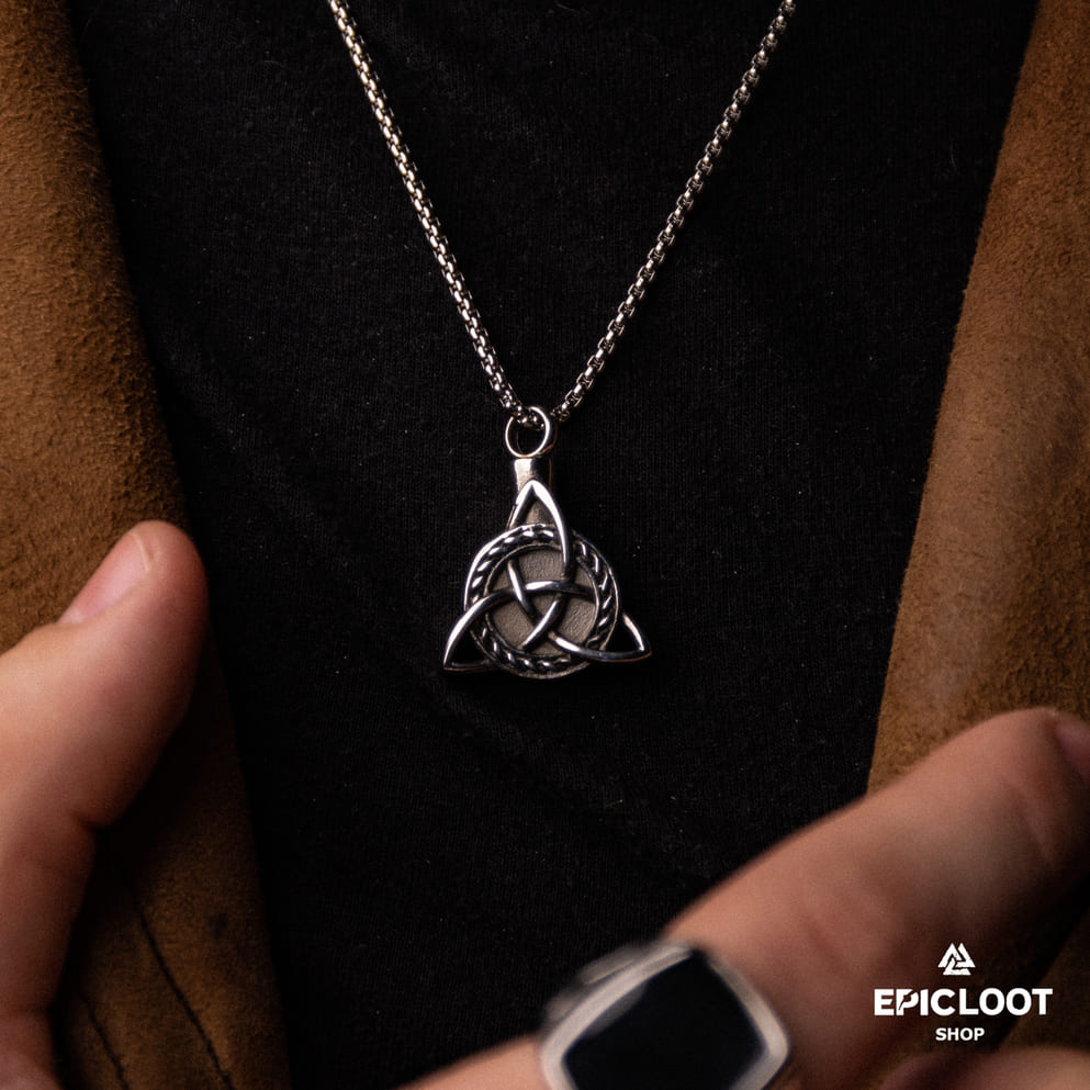Stunning Celtic Trinity Knot Pendant