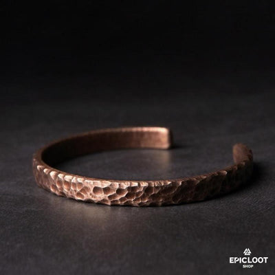 Kovaný masivní měděný vintage náramek