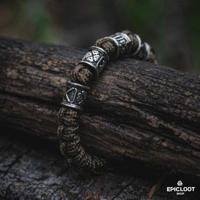 Handgefertigtes Runen-Paracord-Armband