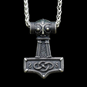 Mjölnirův strážný přívěsek: Symbol Thorovy moci