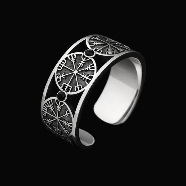 Vegvisir - Path of the Silent - Norse Women's Ring - Close-up | Epic Loot Shop