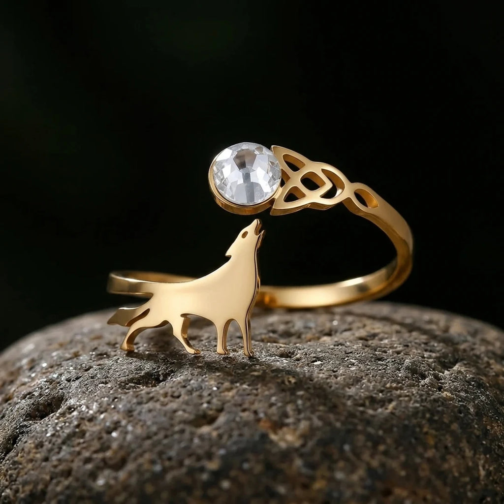 WANDERING WOLF RING