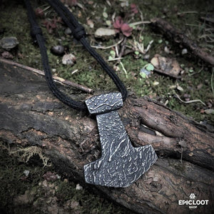 Kovaný přívěsek Mjolnir v antickém designu