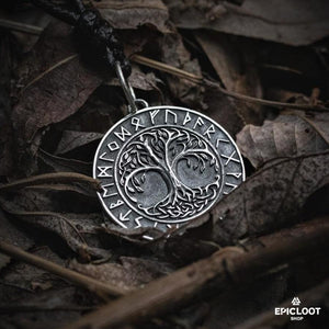 Collana Yggdrasil con Rune Nordiche